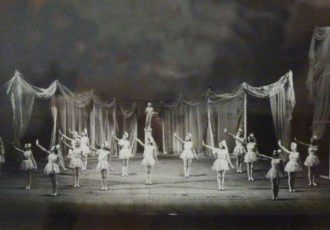 Sérénade, scène d'ouverture, 1947.